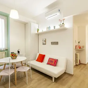  Apartment La Romantica Al Colosseo Italy